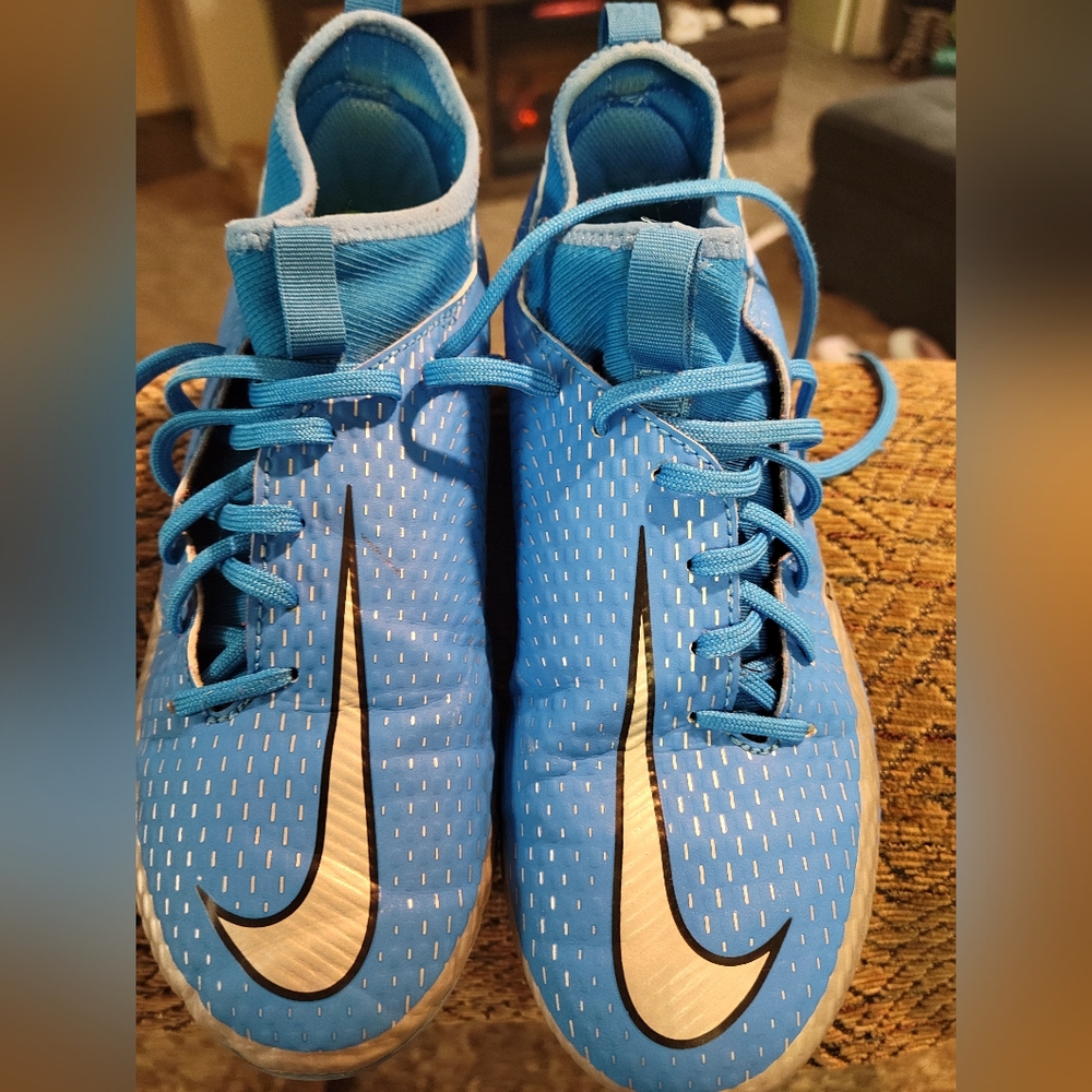 Nike Boys Phantom GT.